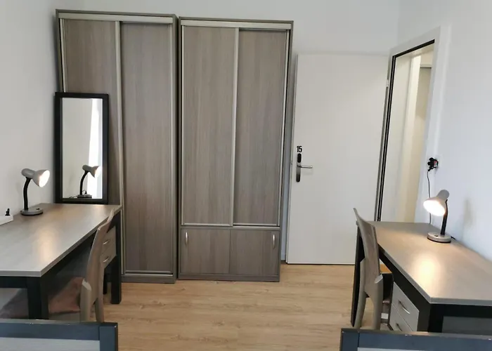 Buffet De La Gare * מונטרה